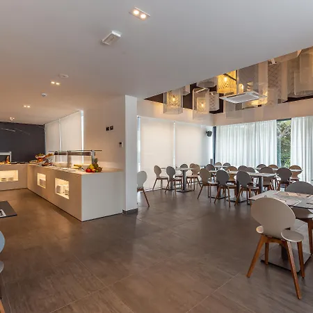 ホテル Ad Turres 3*